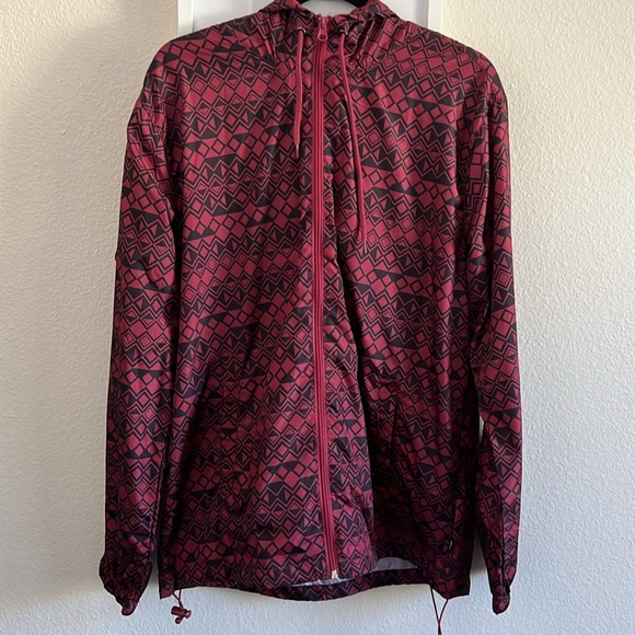 Beautiful Giant Men’s lightweight jacket in red/black - Picture 2 of 12